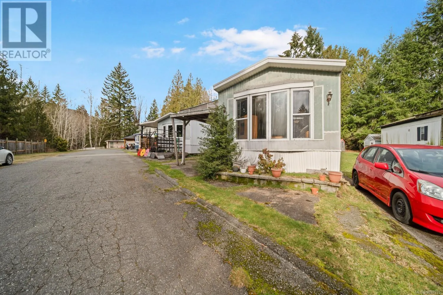 7 8697 North Shore Rd