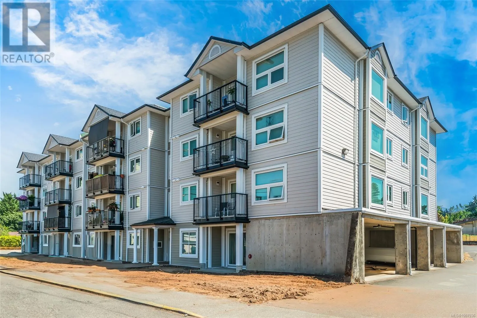 212 3855 11th Ave