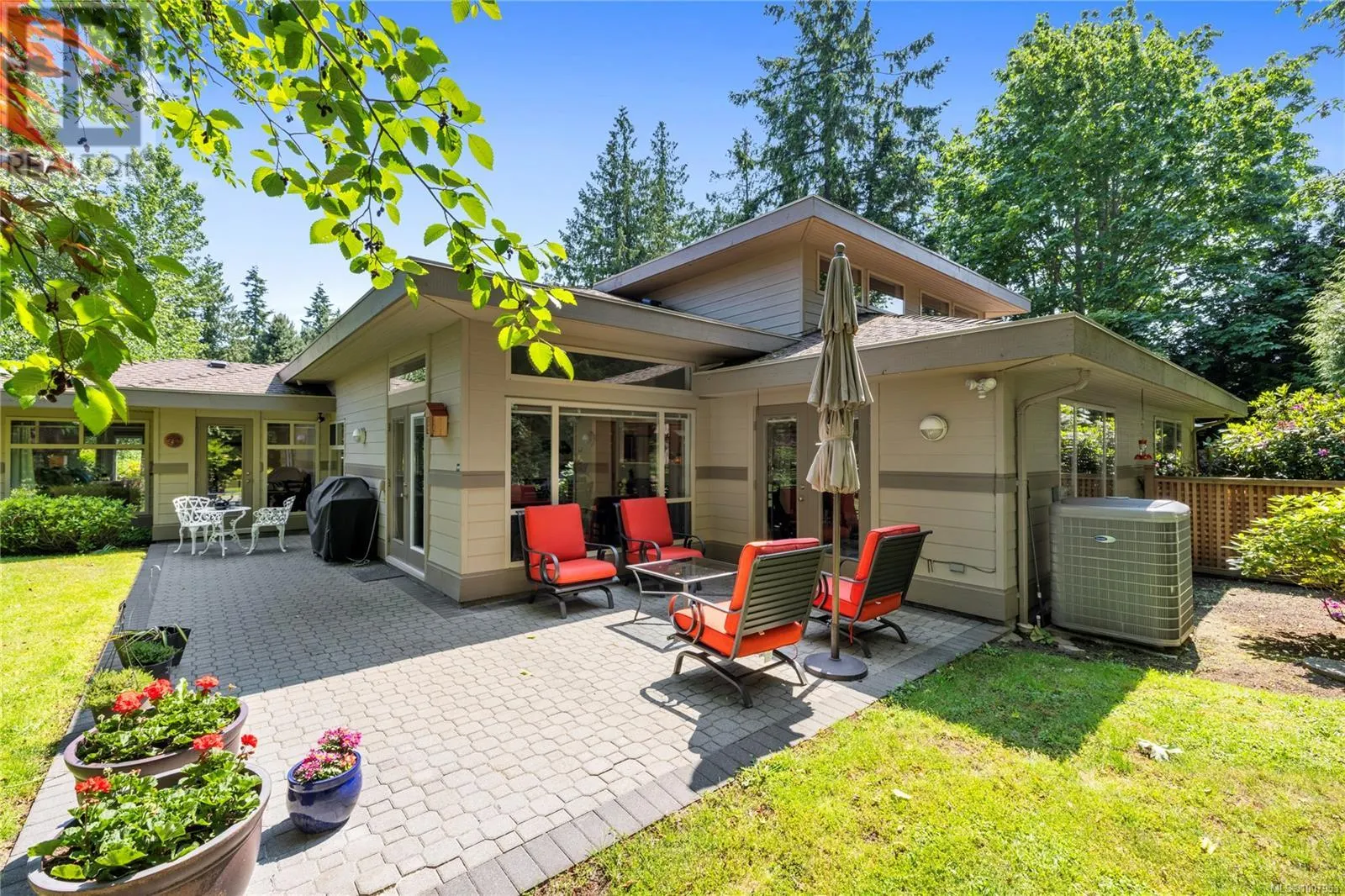1281 Roberton Blvd