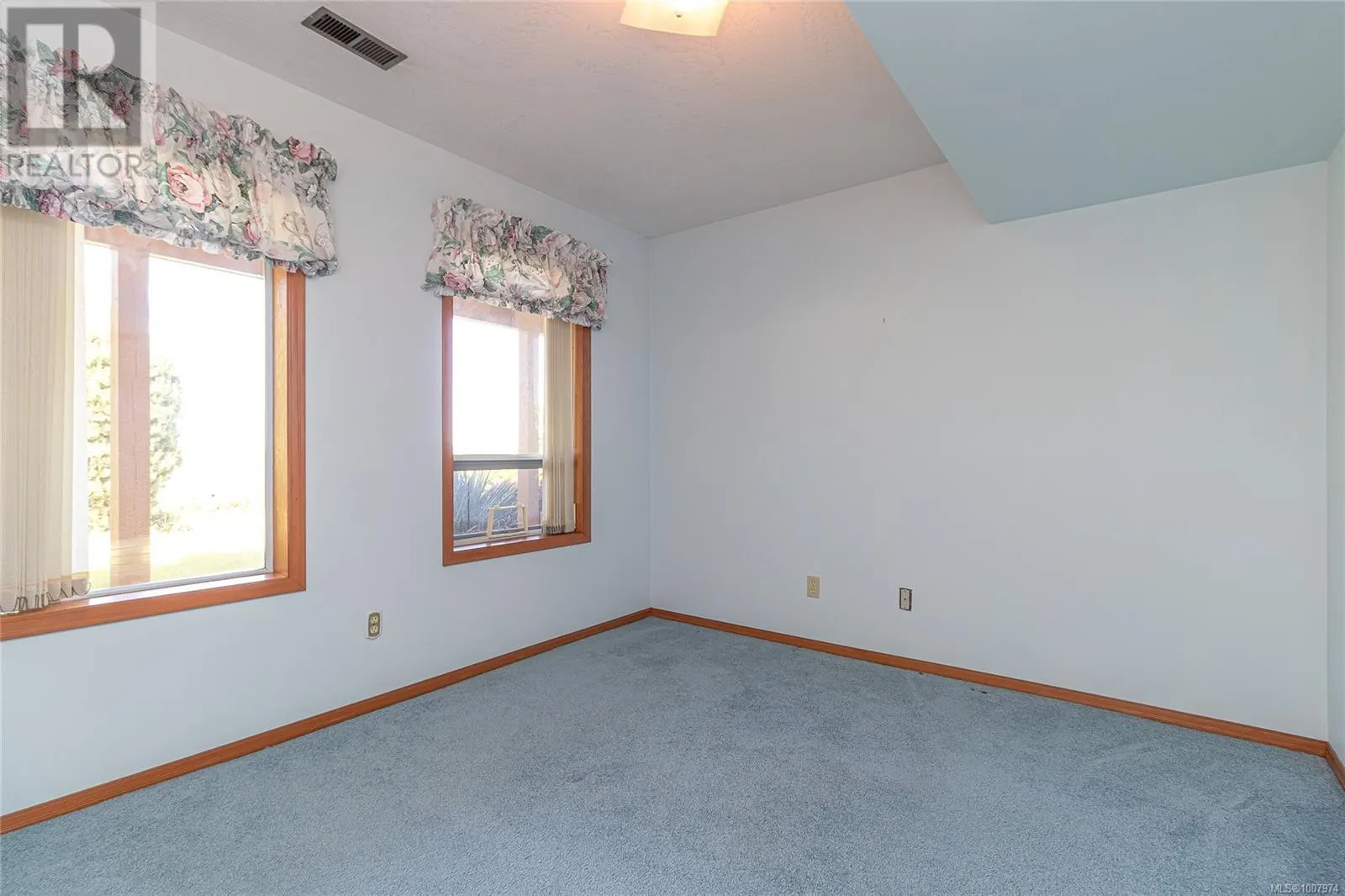 303 Lagoon Rd