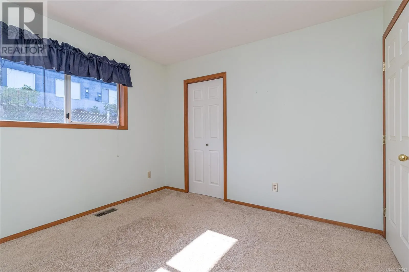 303 Lagoon Rd
