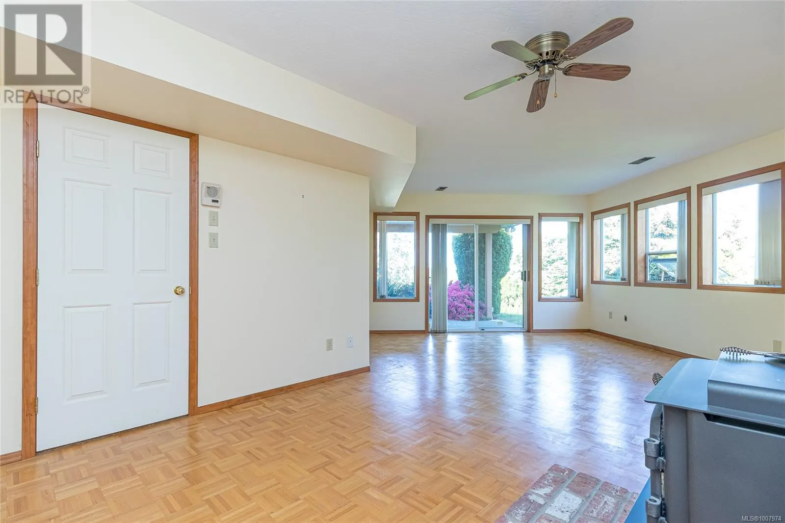 303 Lagoon Rd