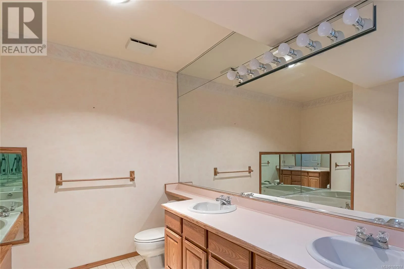 303 Lagoon Rd