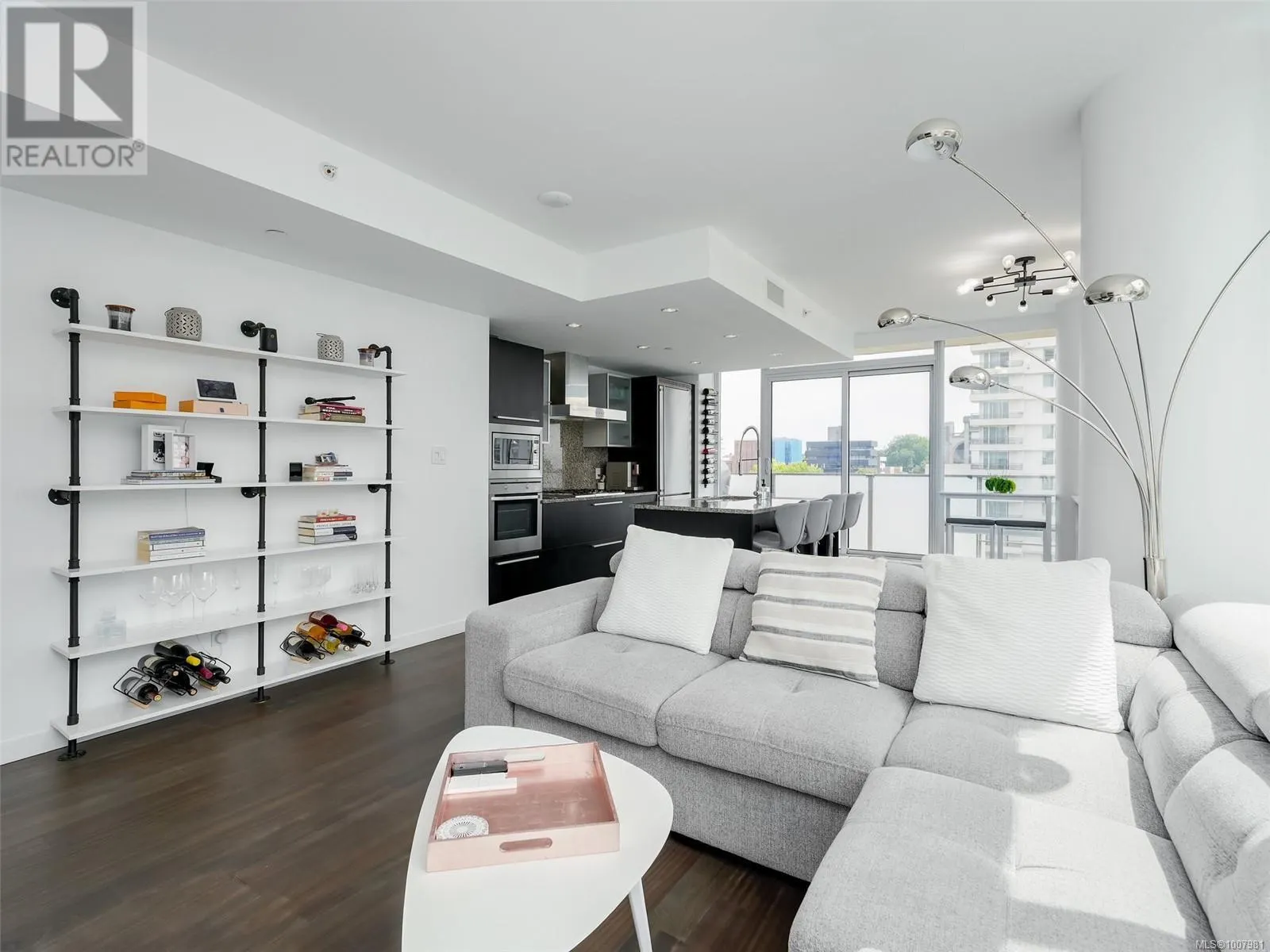 1001 707 Courtney St