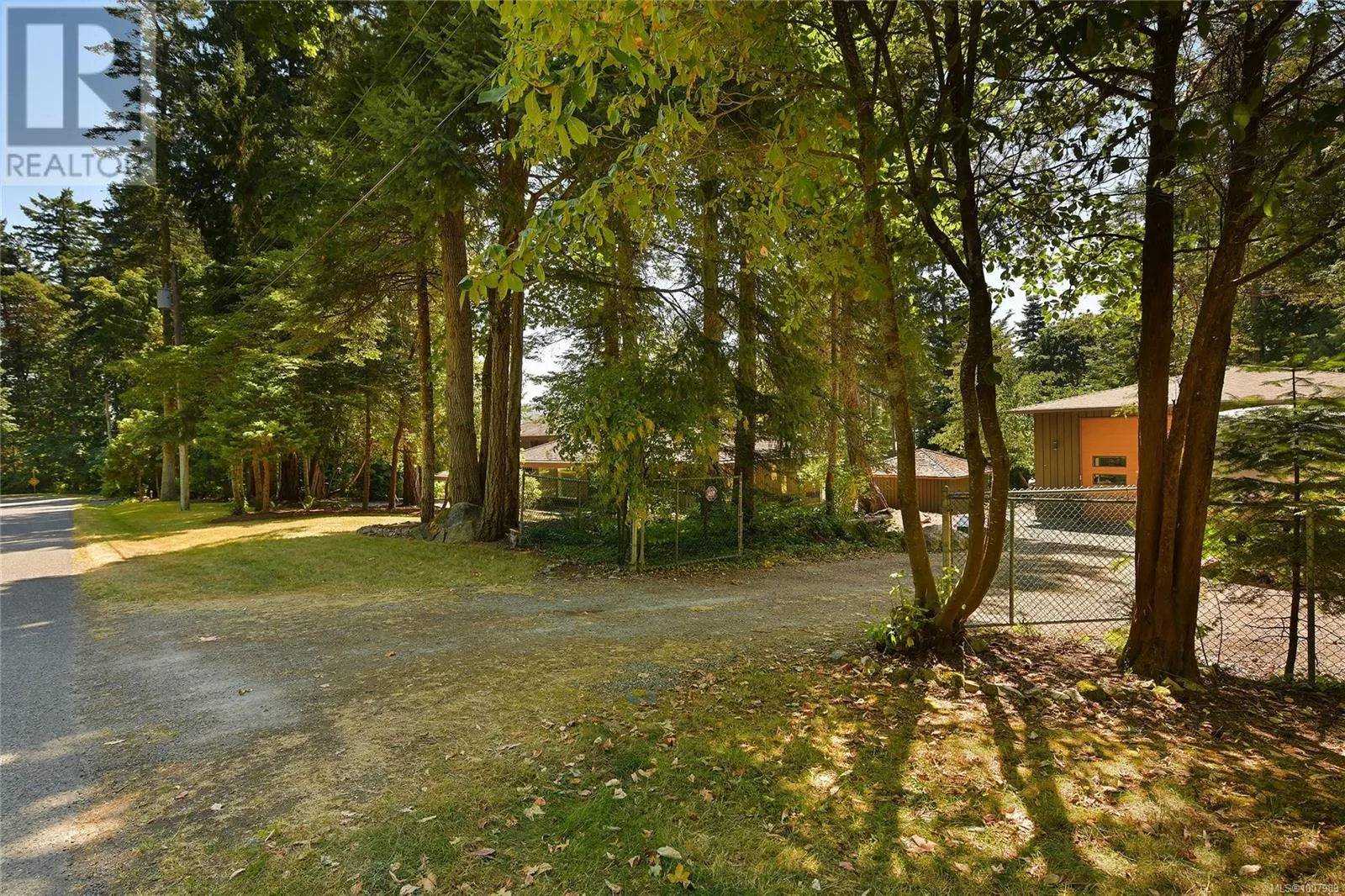 821 Dalkeith Ave