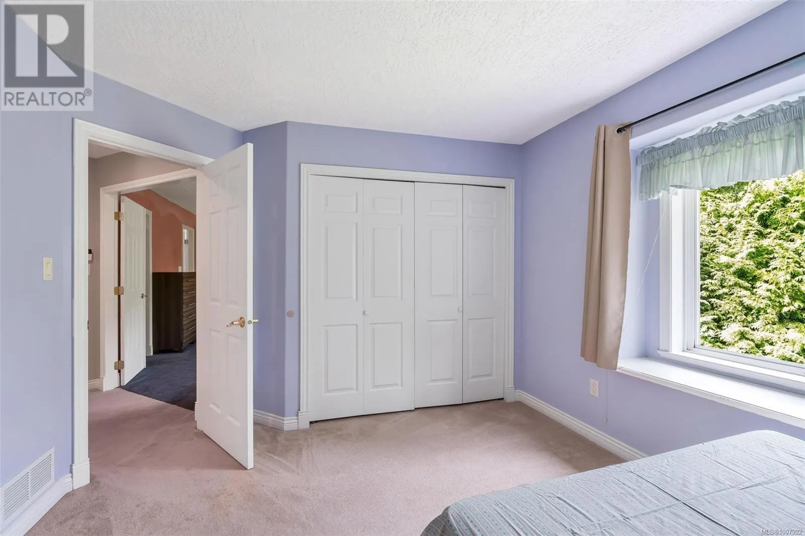 4248 Oakview Close