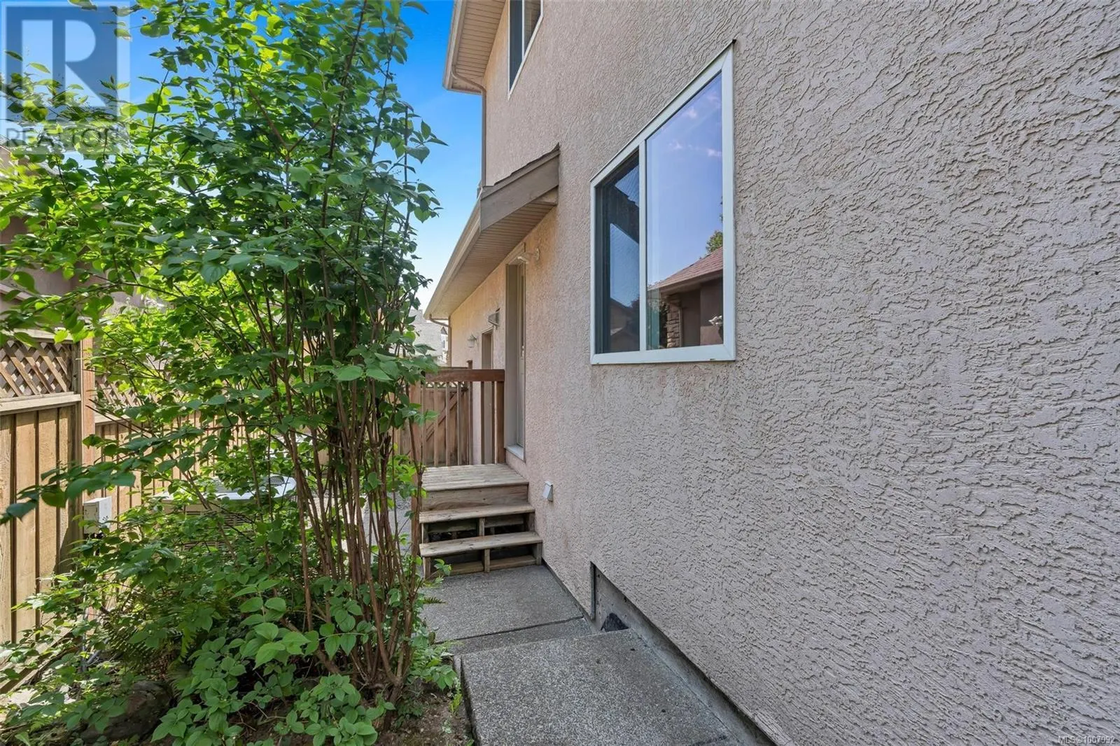 4248 Oakview Close