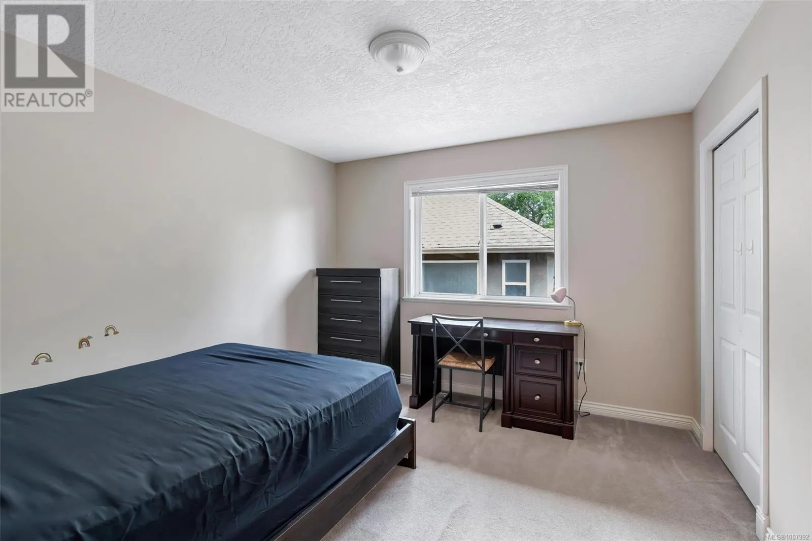 4248 Oakview Close