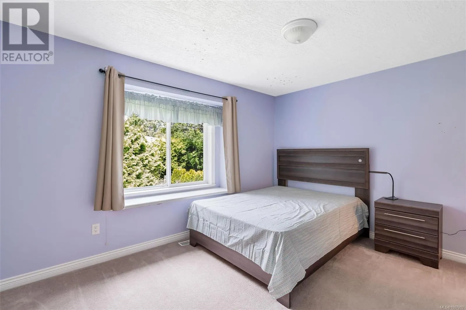 4248 Oakview Close