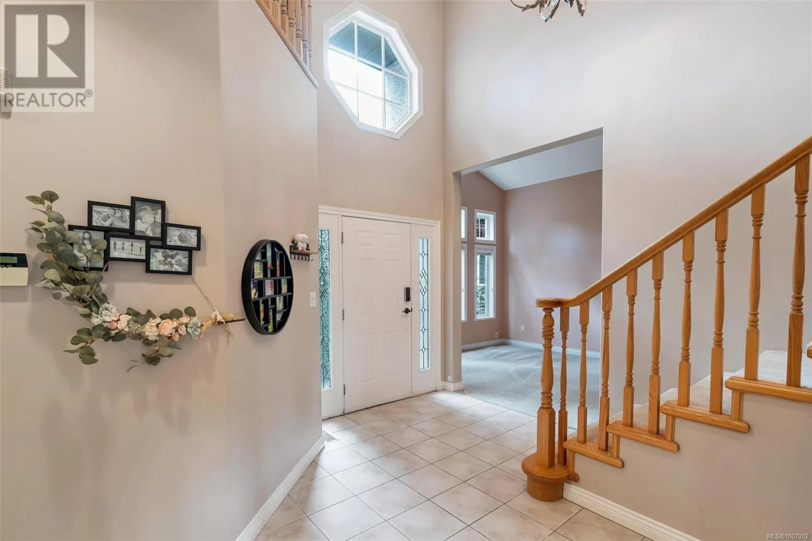 4248 Oakview Close