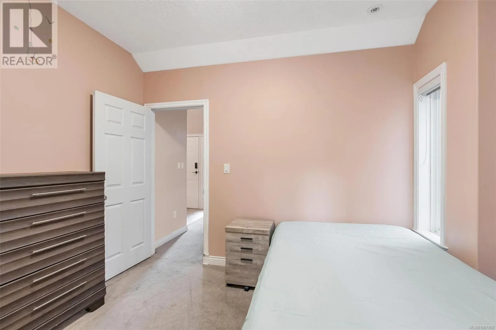 4248 Oakview Close