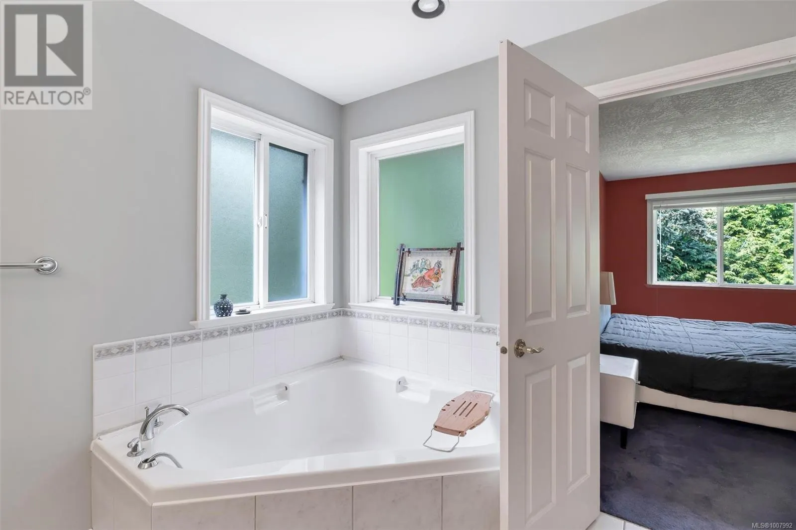 4248 Oakview Close