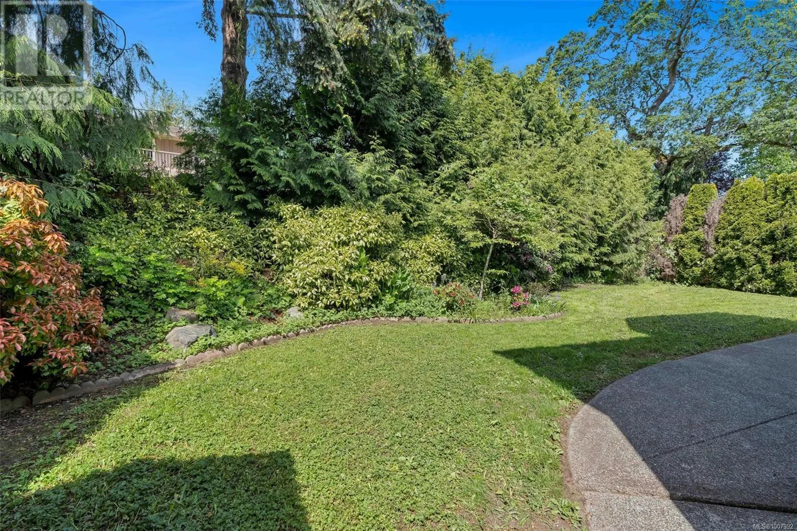 4248 Oakview Close