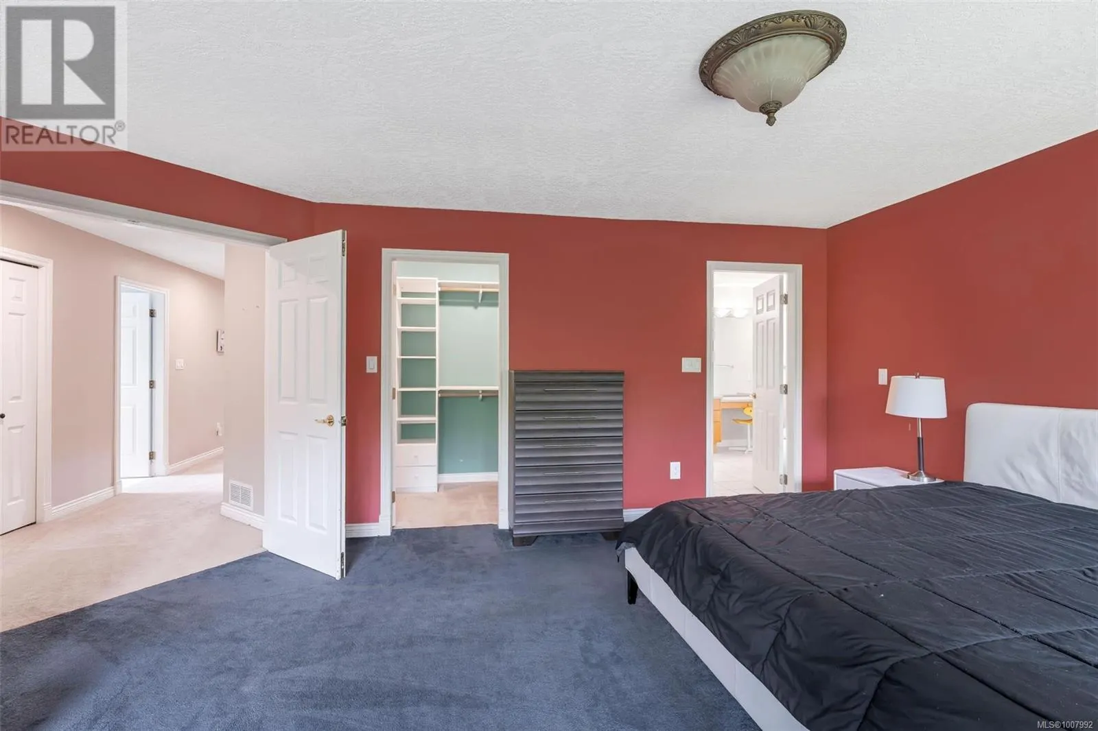 4248 Oakview Close