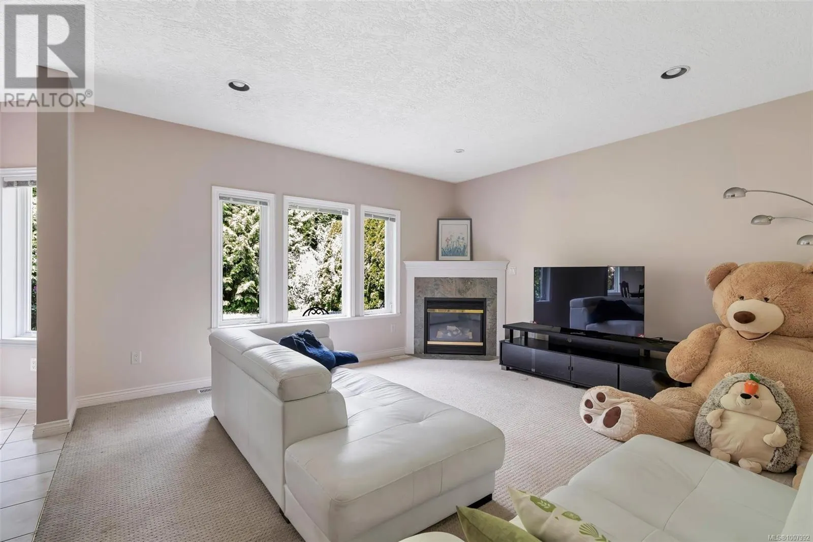 4248 Oakview Close
