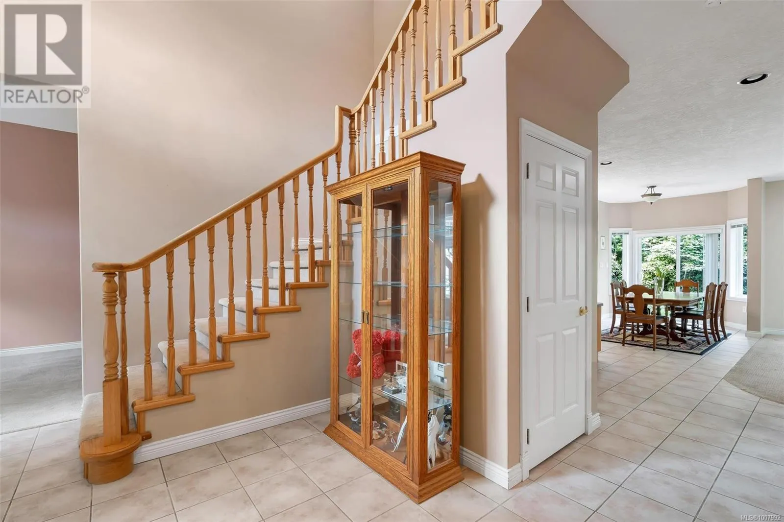 4248 Oakview Close