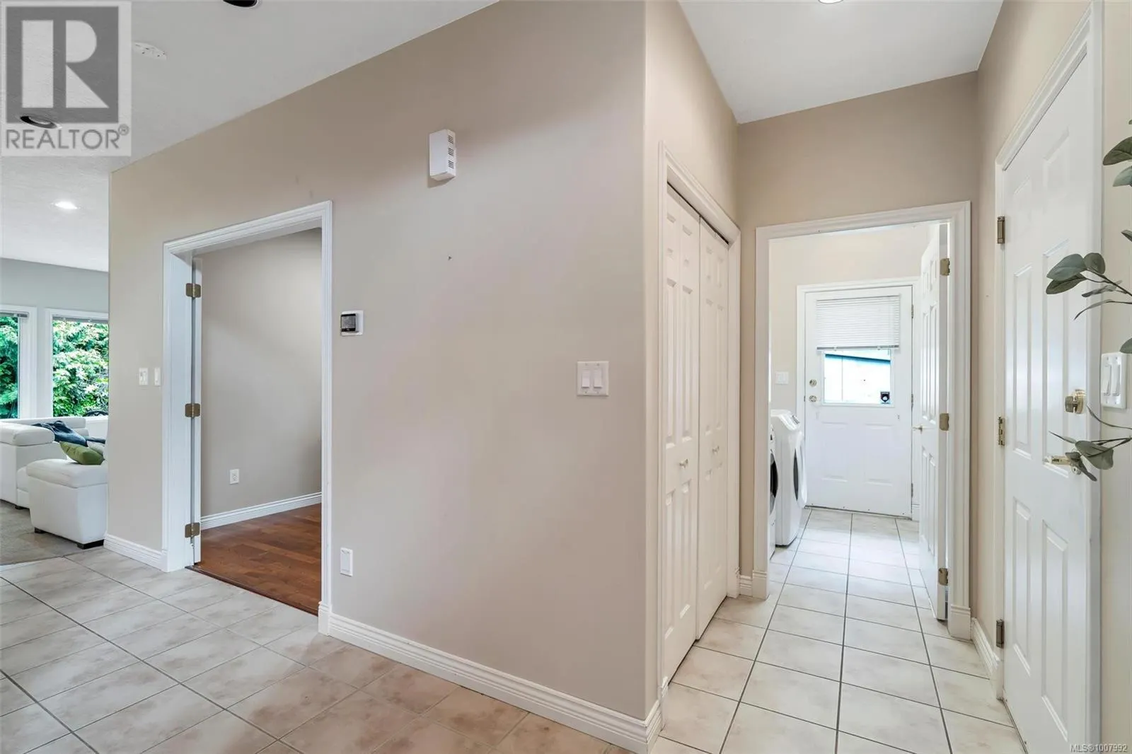 4248 Oakview Close