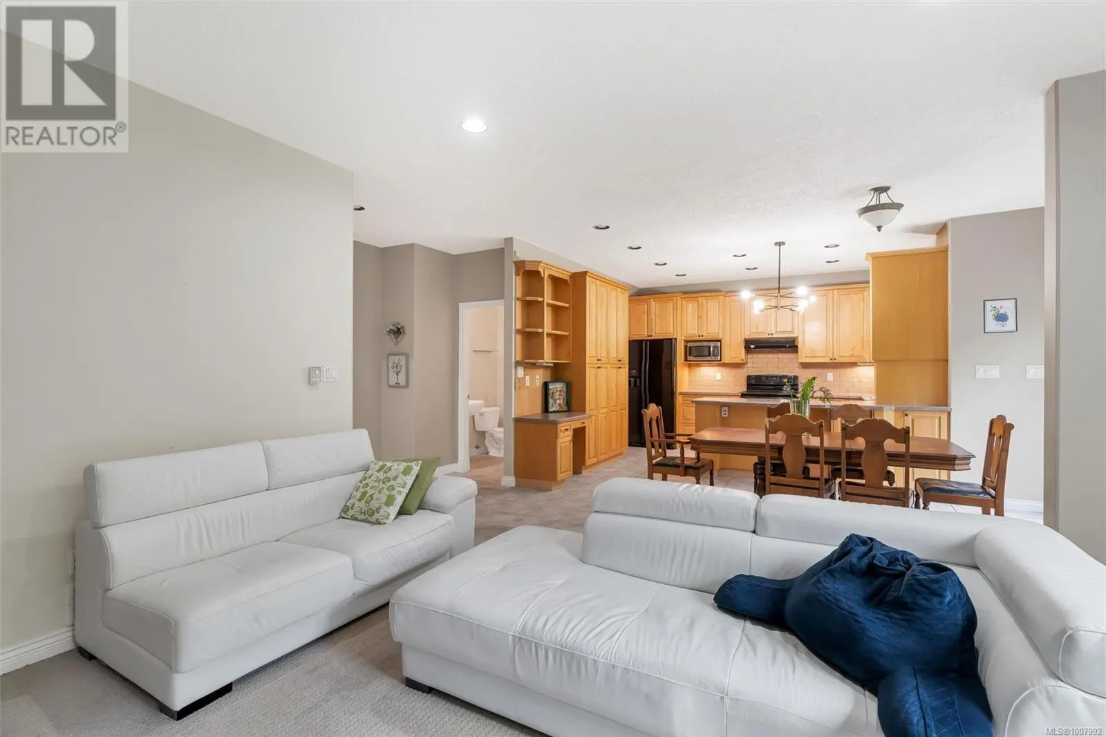4248 Oakview Close