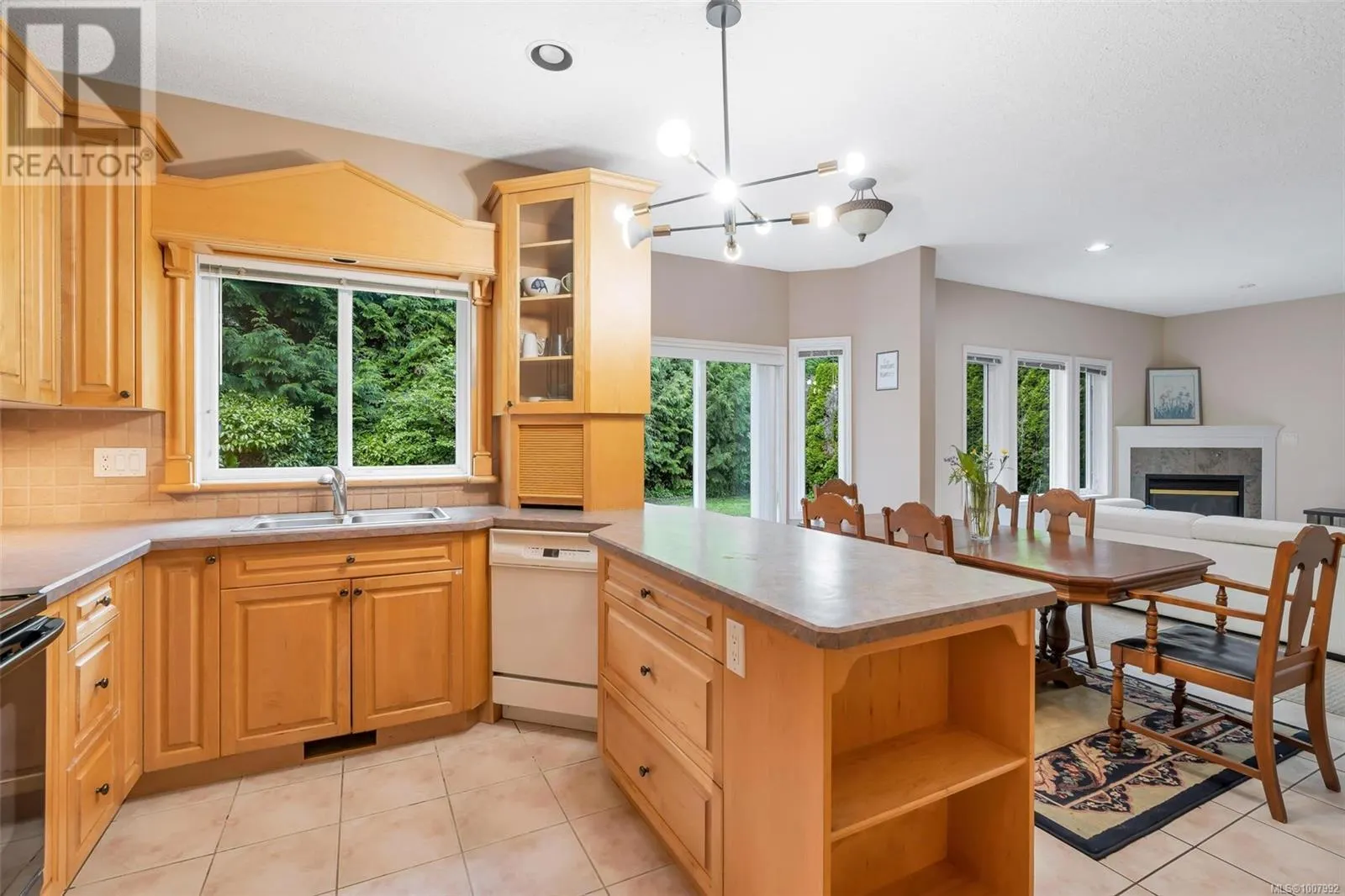 4248 Oakview Close