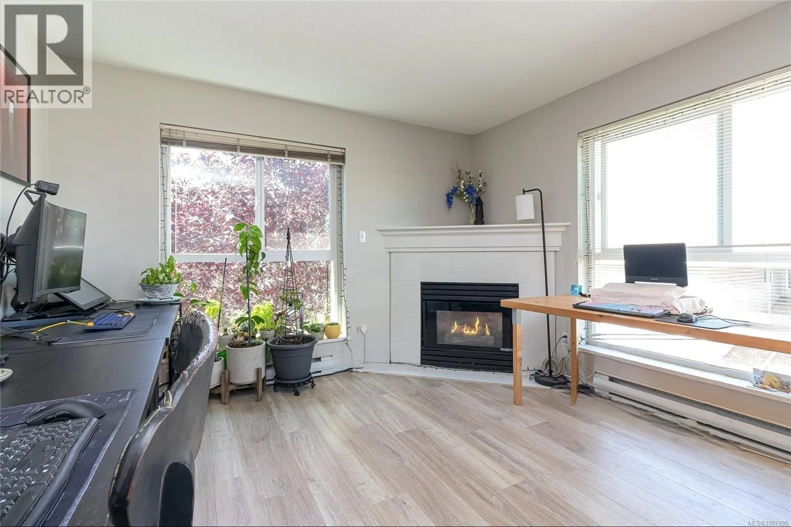 403 1028 Balmoral Rd