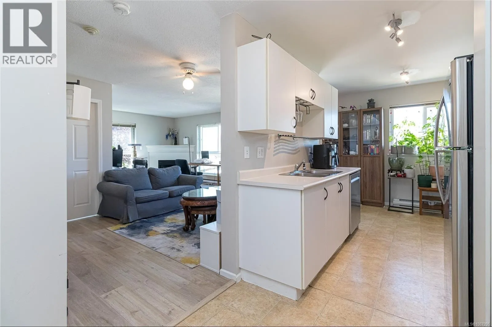 403 1028 Balmoral Rd