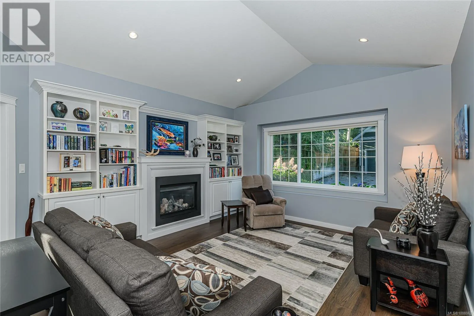 3 3134 Manor Dr