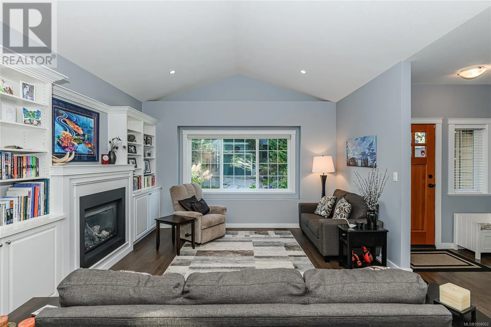 3 3134 Manor Dr