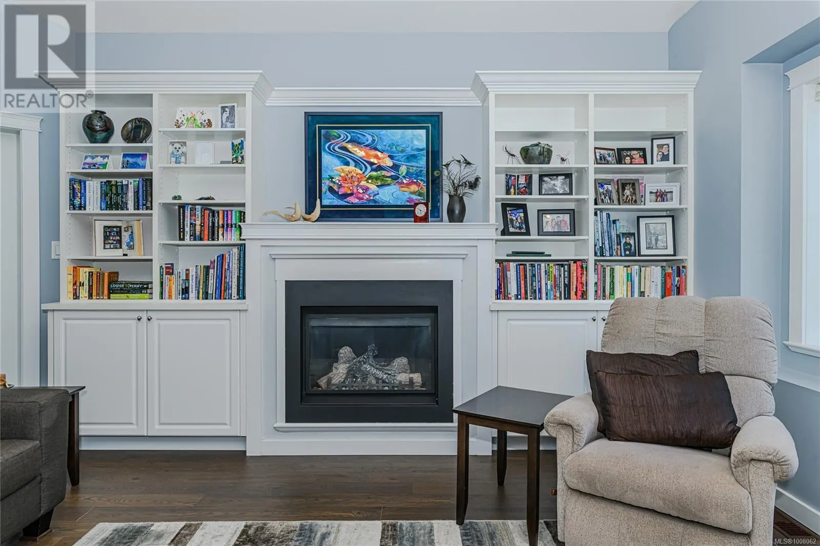 3 3134 Manor Dr