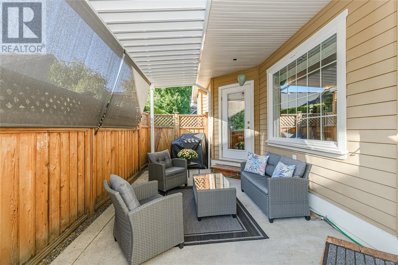 3 3134 Manor Dr