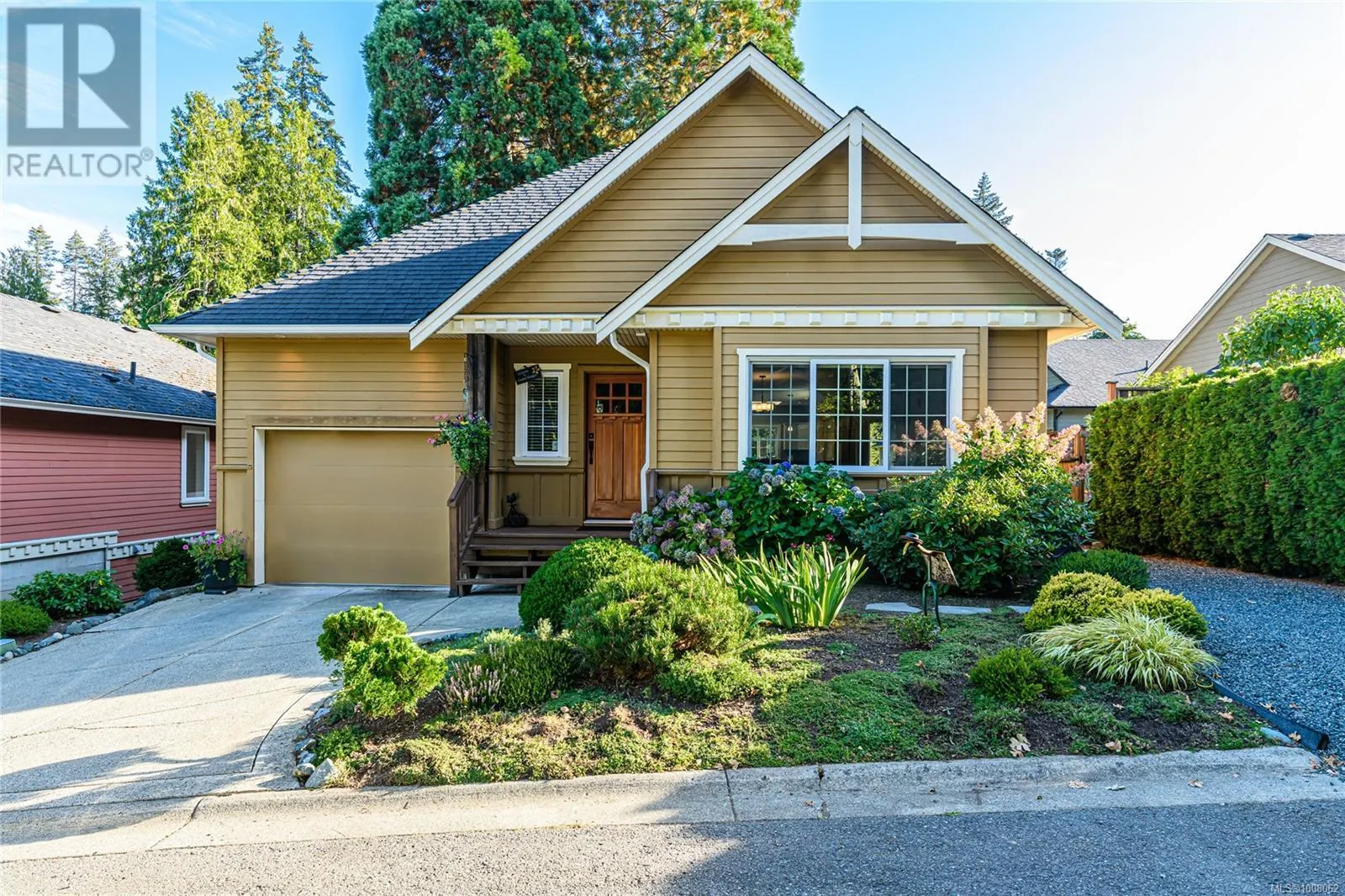 3 3134 Manor Dr