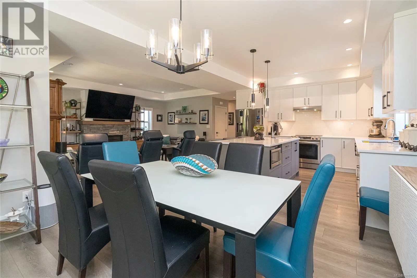 912 Blakeon Pl