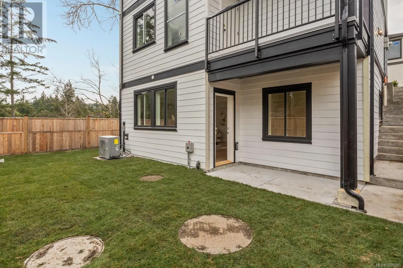 556 Belford Pl
