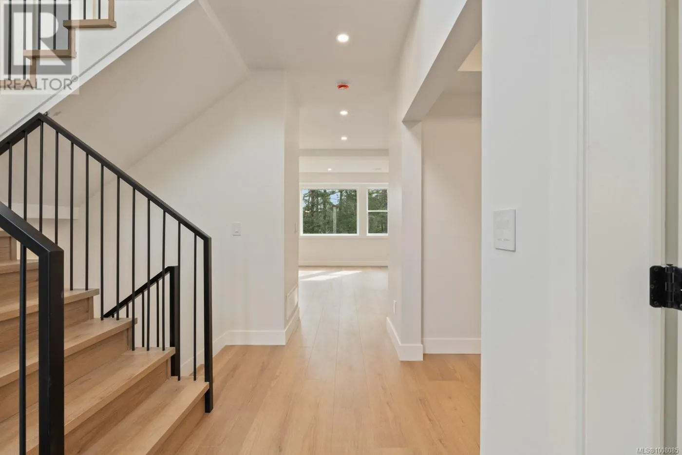 556 Belford Pl