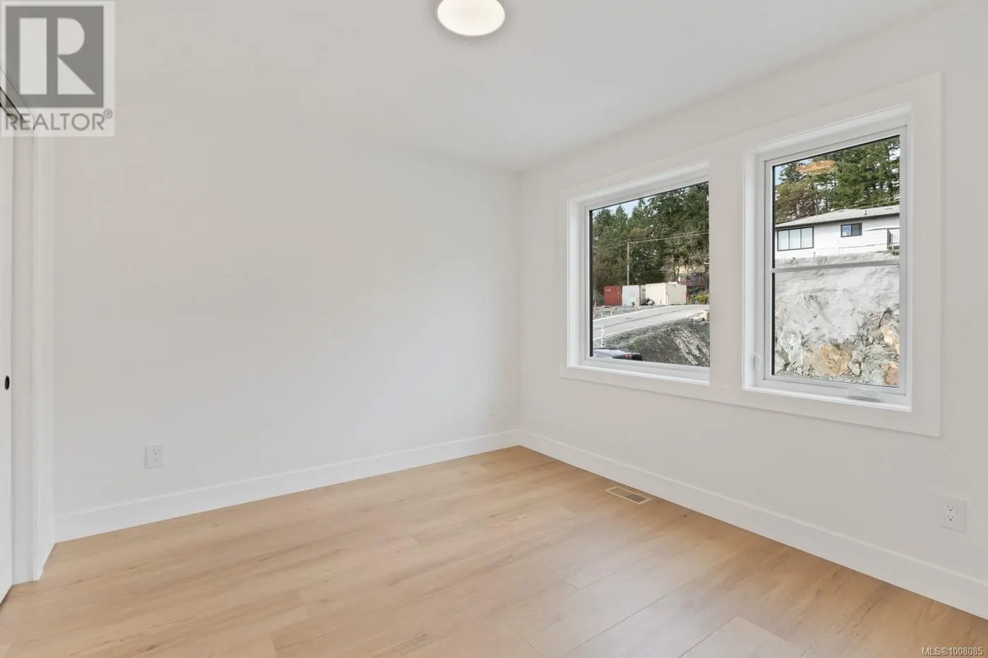 556 Belford Pl