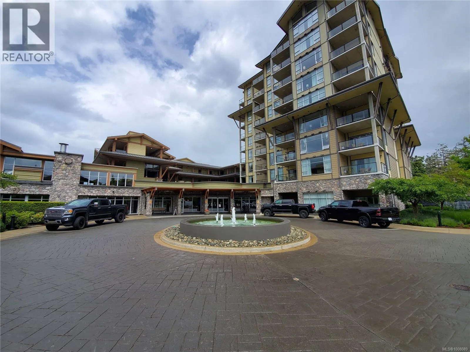 606/605A 181 Beachside Dr