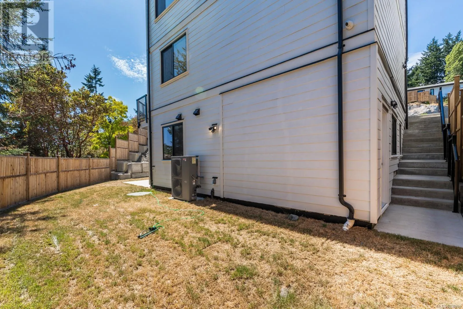 552 Belford Pl