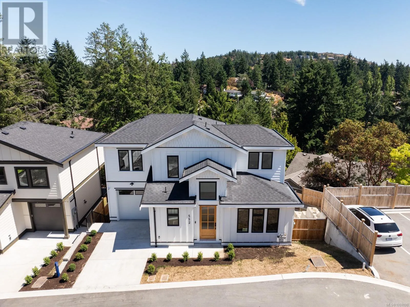552 Belford Pl
