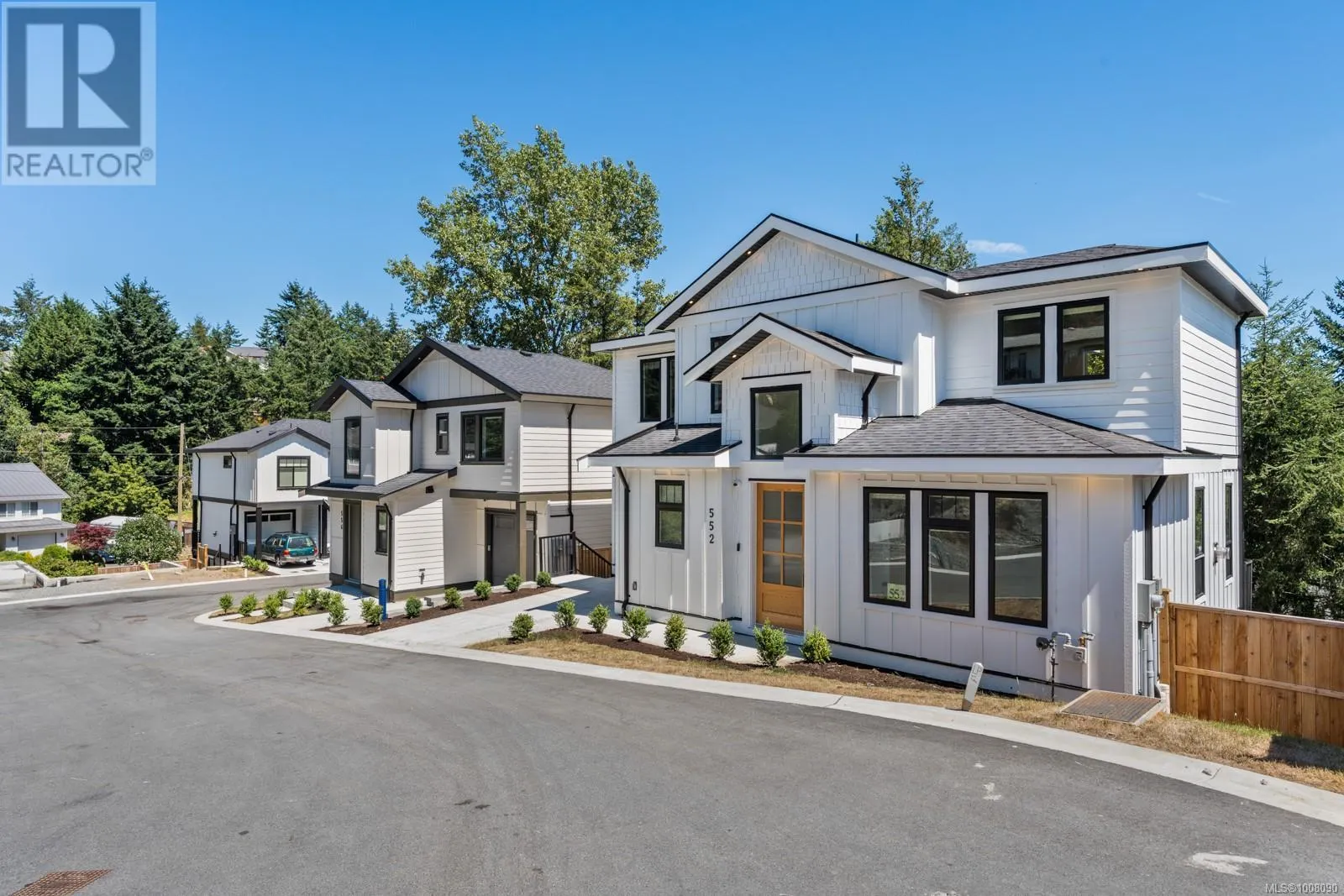 552 Belford Pl