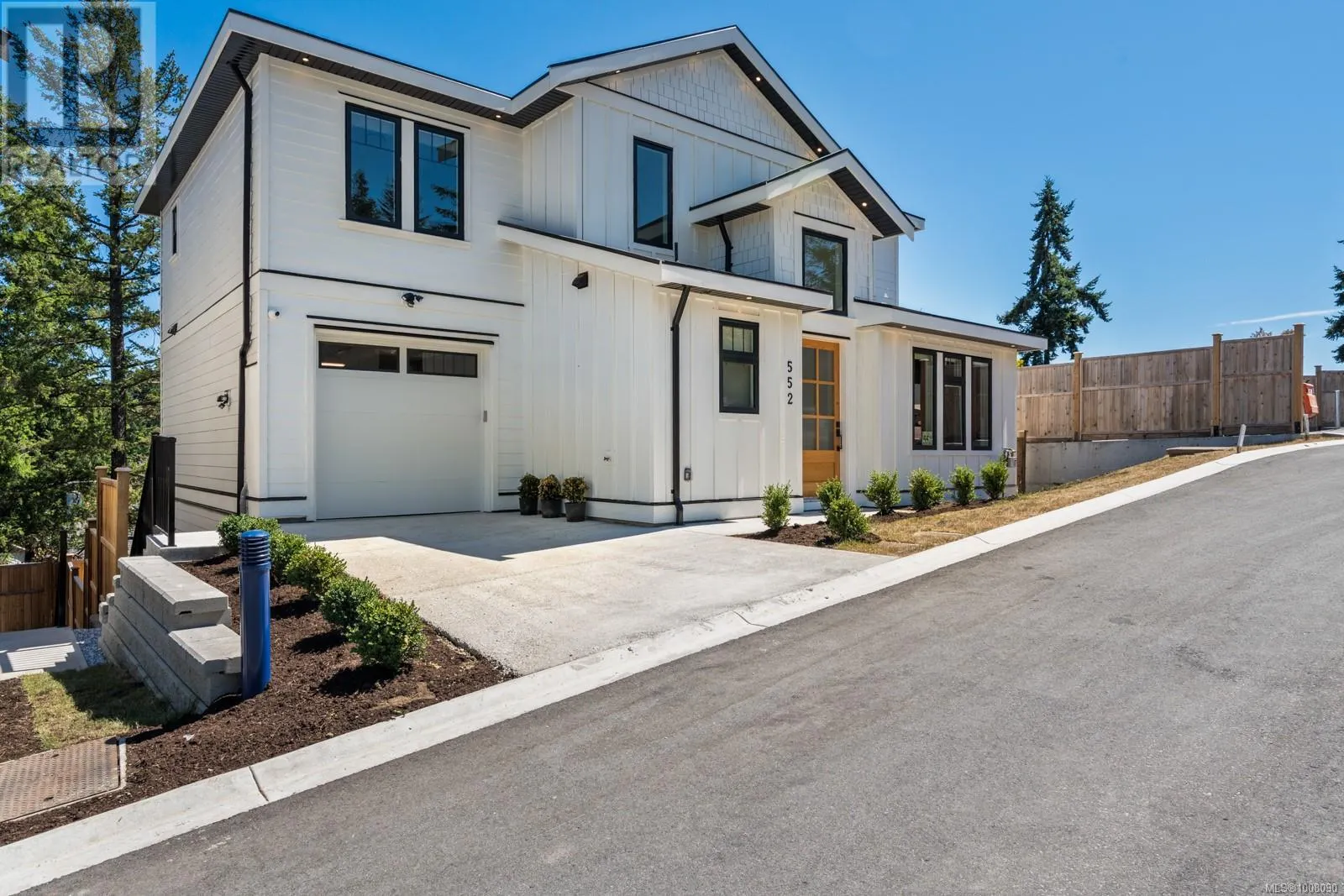 552 Belford Pl