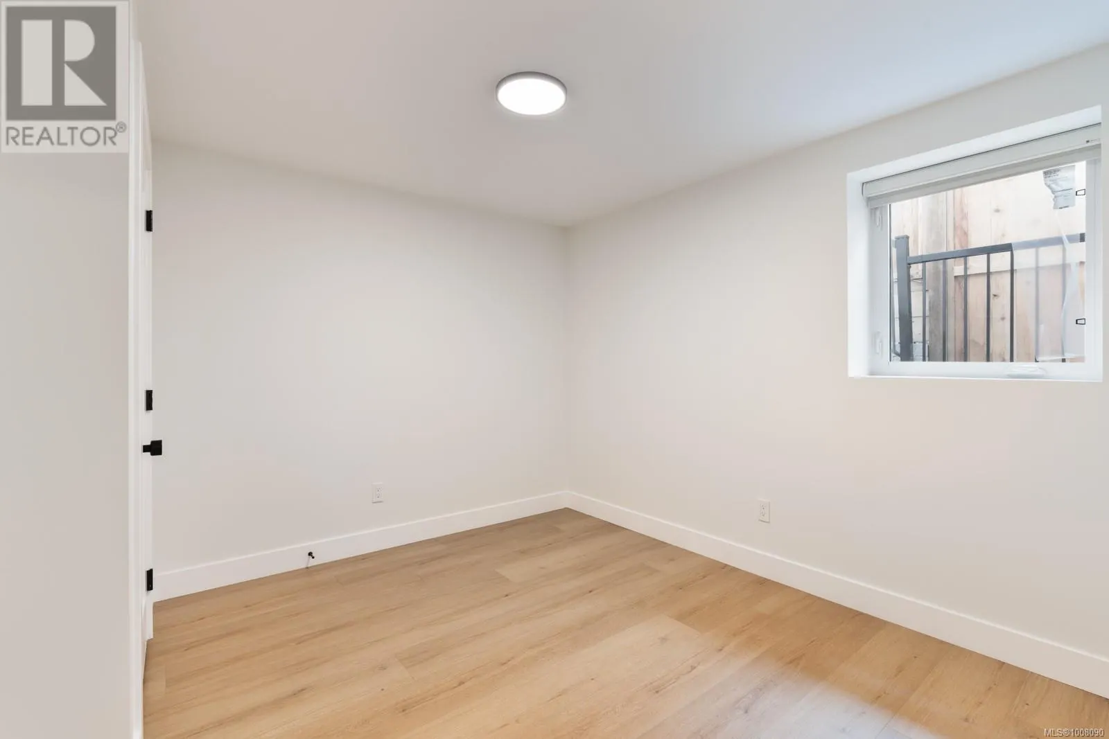 552 Belford Pl