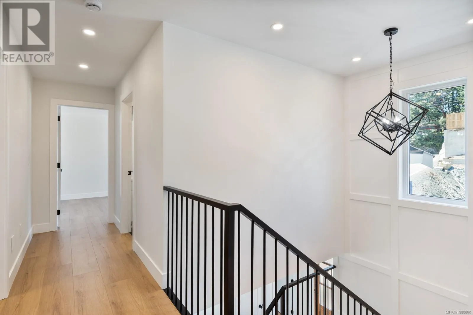 552 Belford Pl