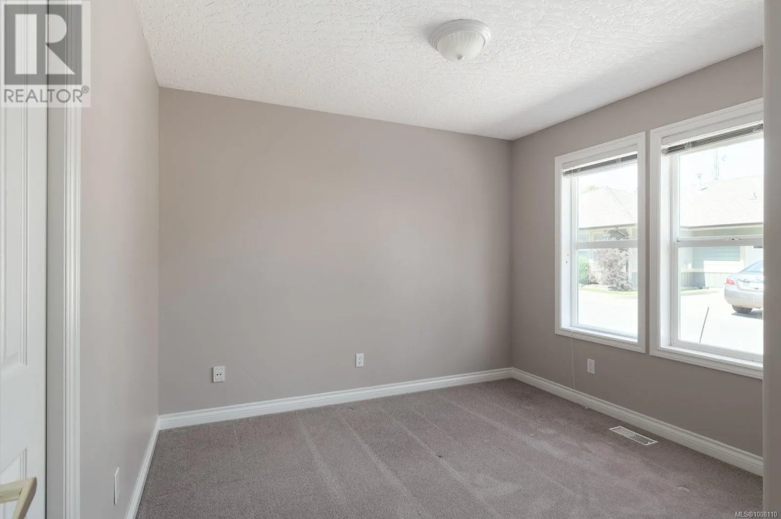 3 707 Greenlea Dr