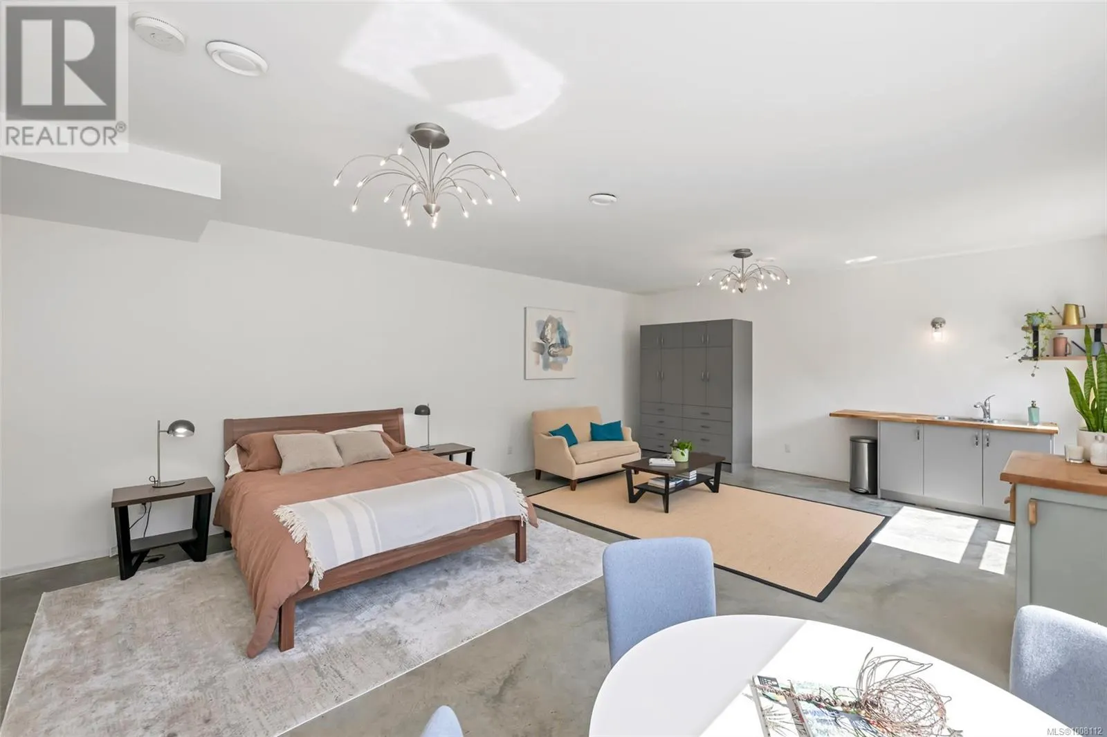 7695 Cowichan Lake Rd