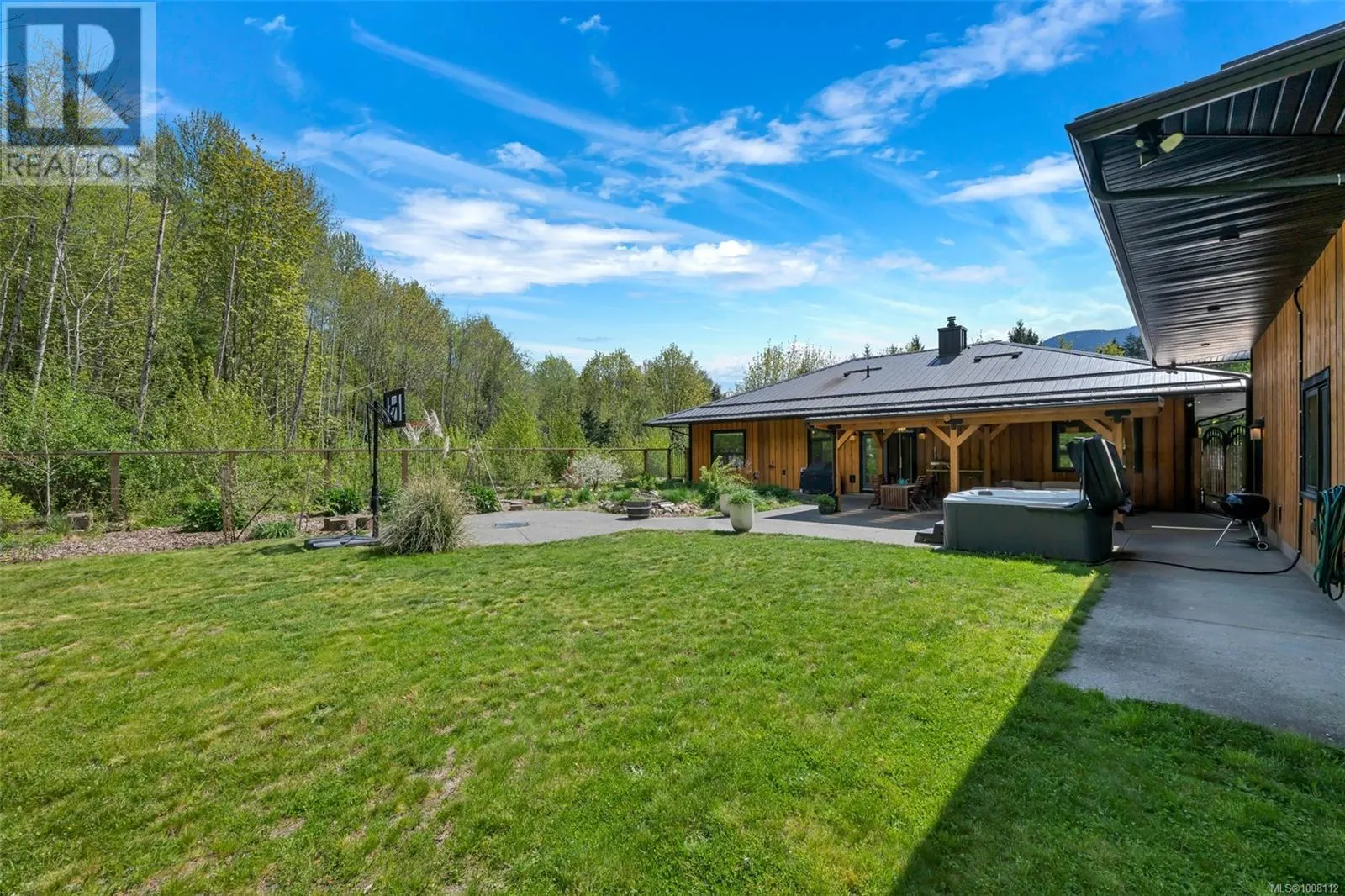 7695 Cowichan Lake Rd
