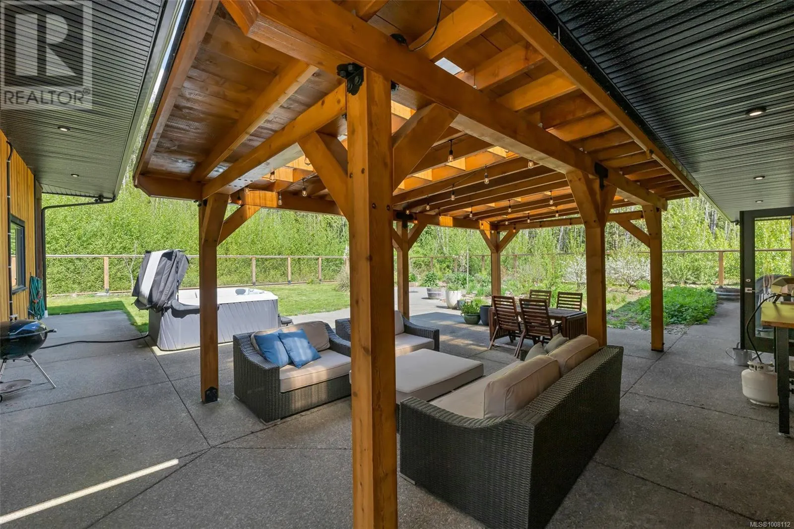 7695 Cowichan Lake Rd