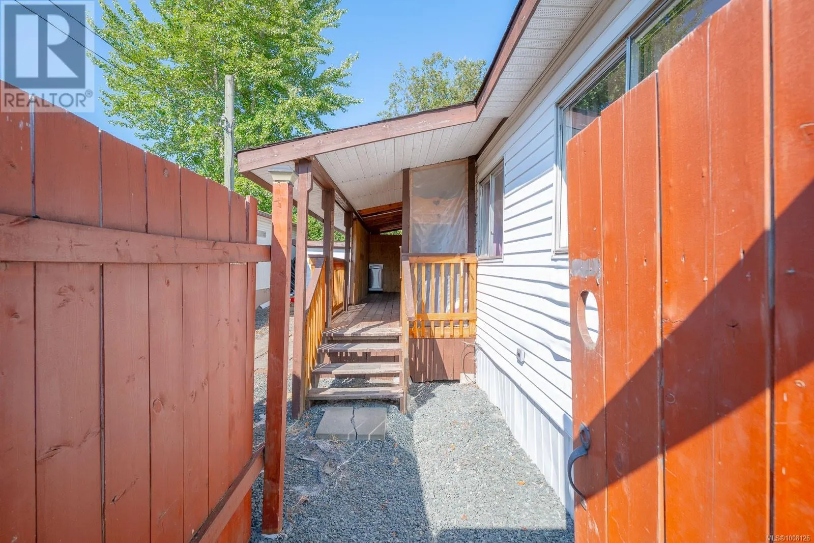 12 1700 Alberni Hwy