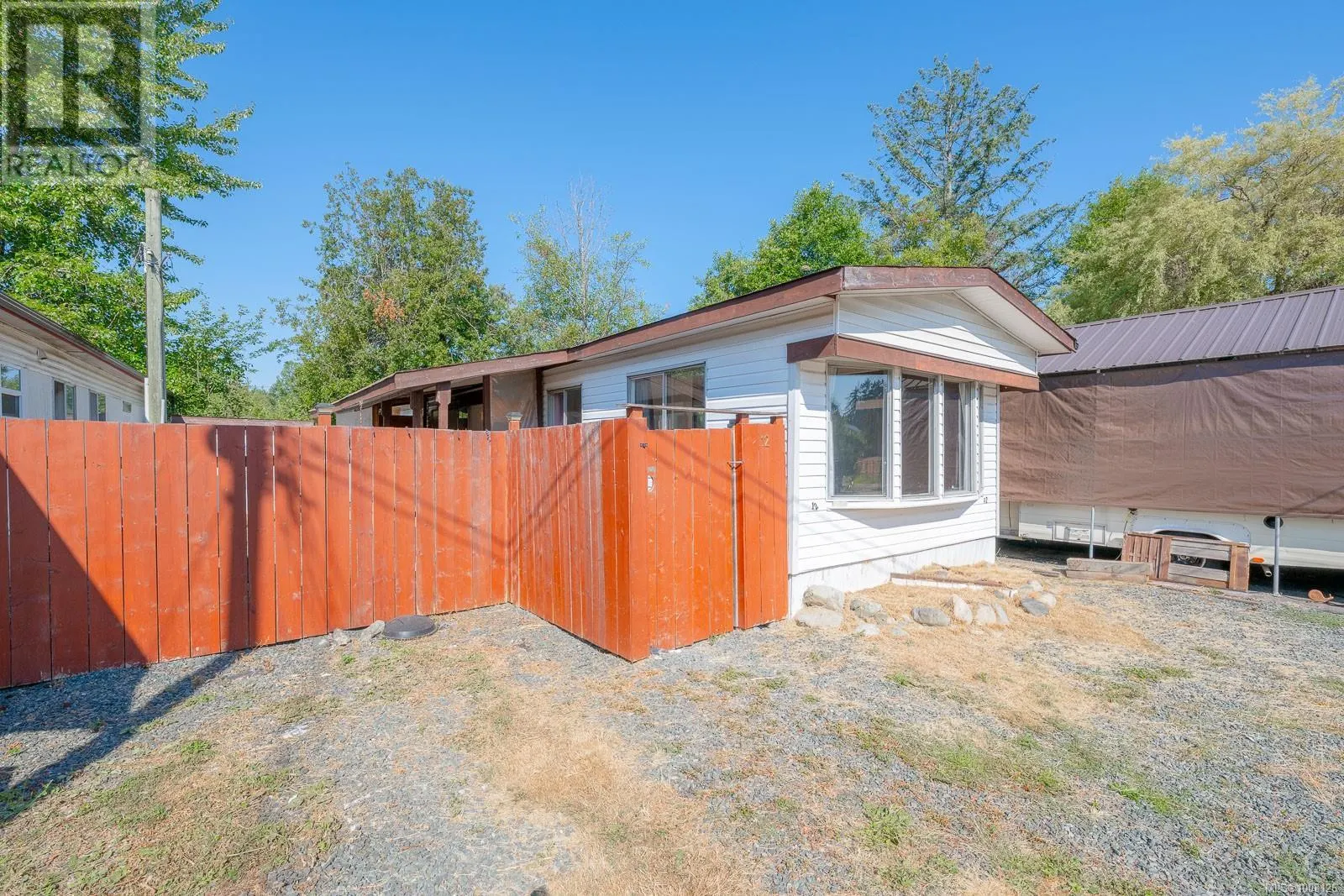12 1700 Alberni Hwy