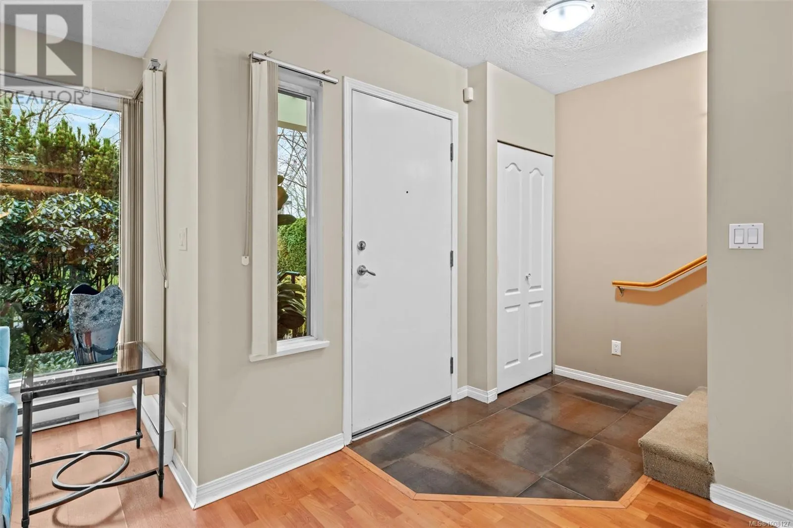 TH5 370 Waterfront Cres