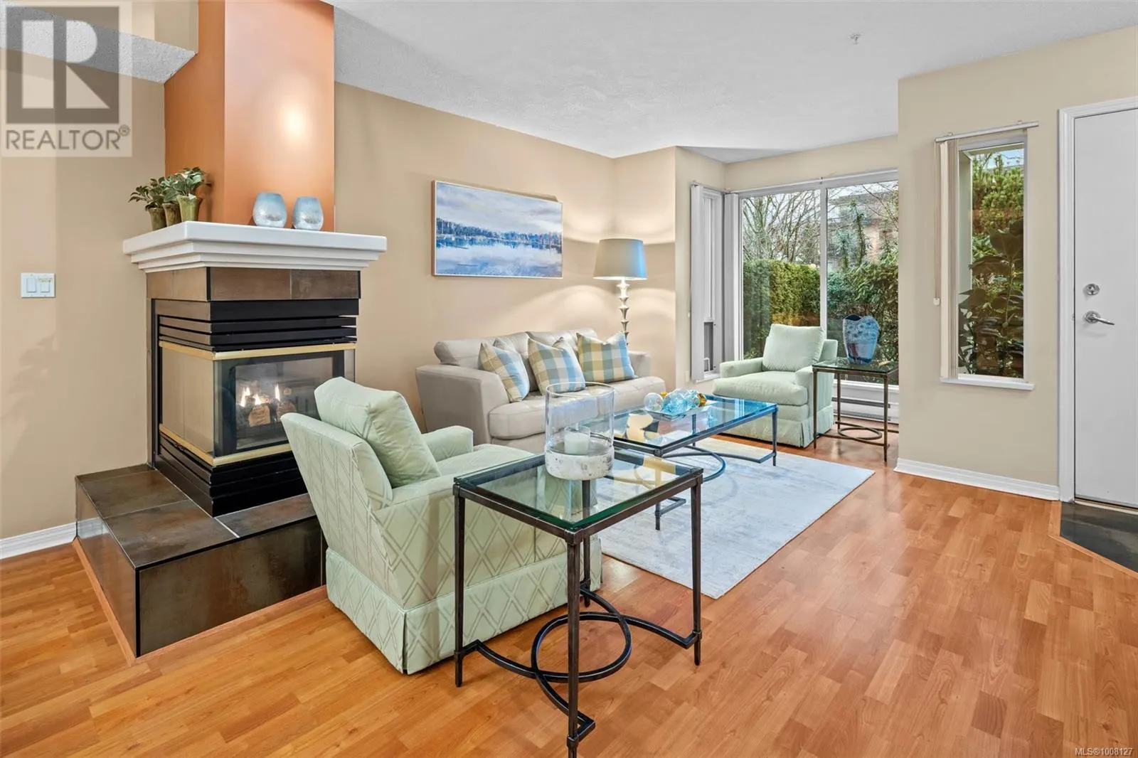 TH5 370 Waterfront Cres