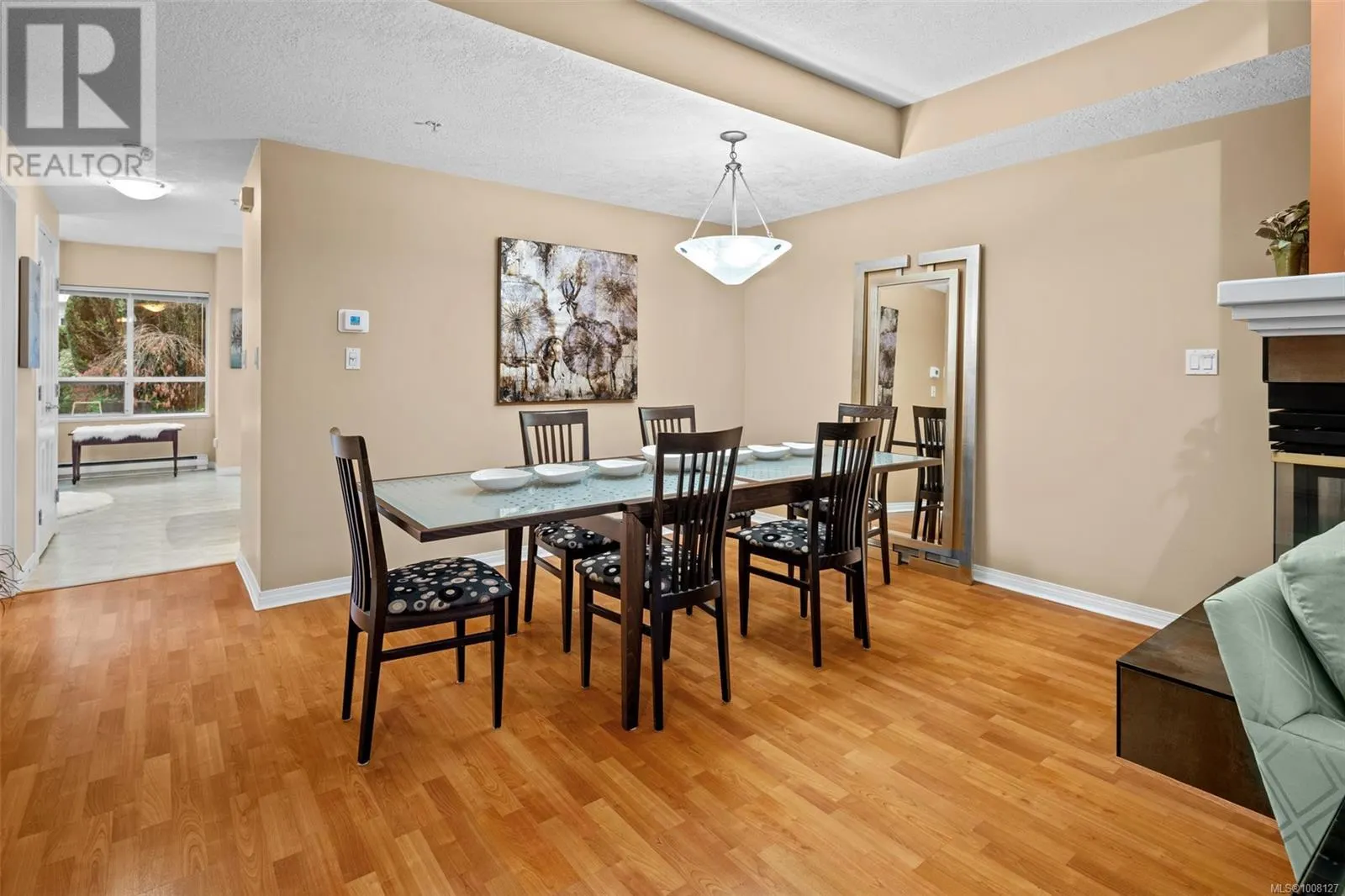 TH5 370 Waterfront Cres